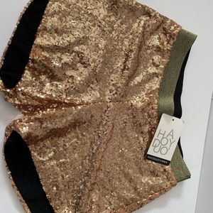 Sequined shorts HOYADUO
